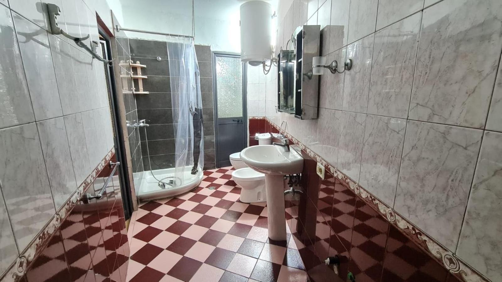 Calmly, Spacious Apartment Next To Usa Embassy Tiranë Luaran gambar