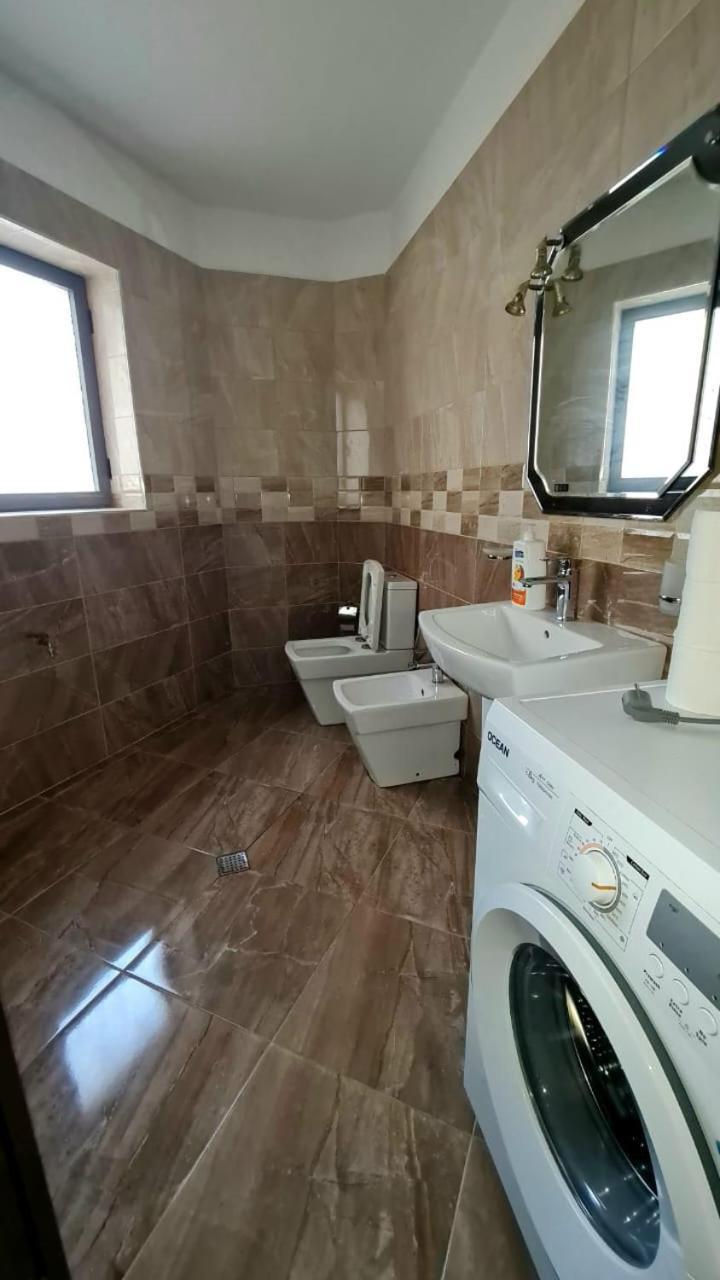 Calmly, Spacious Apartment Next To Usa Embassy Tiranë Luaran gambar