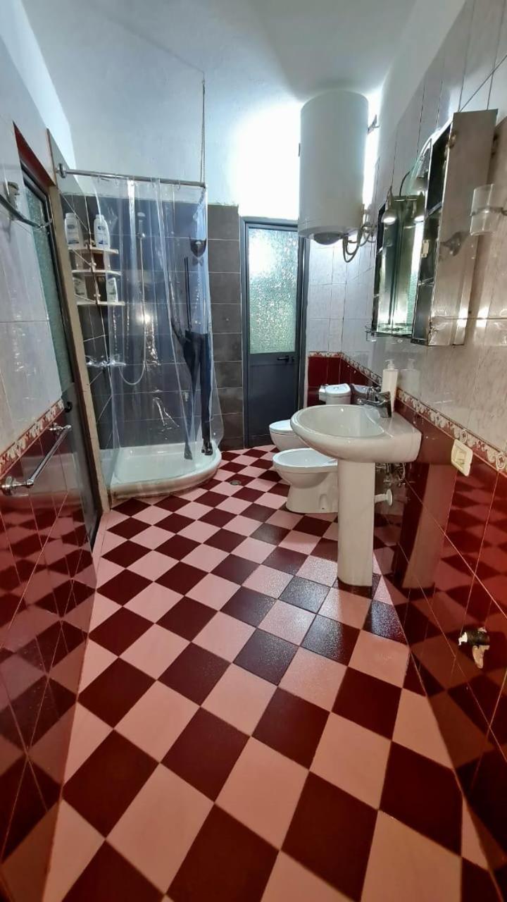 Calmly, Spacious Apartment Next To Usa Embassy Tiranë Luaran gambar